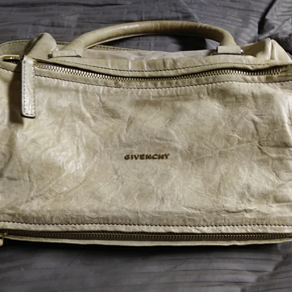 Givenchy pandora messenger  w dust bag